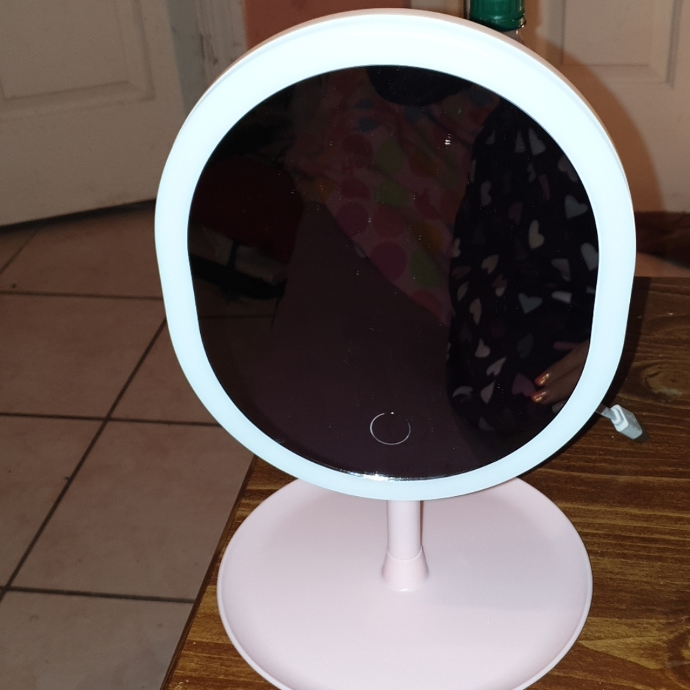 LED LIGHT MAKEUP  MIRROR